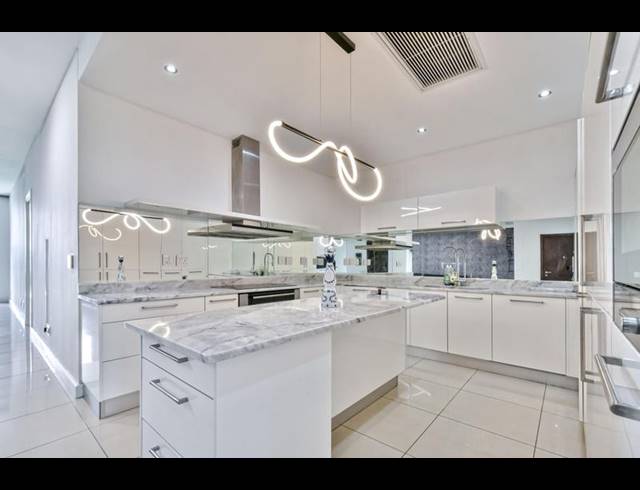 2 BEDROOM APARTMENT FOR SALE IN HOUGHTON